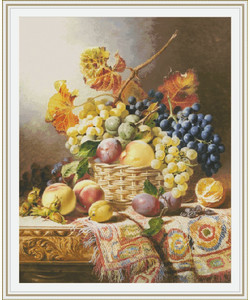 Корзина с фруктами на ковровой скатерти